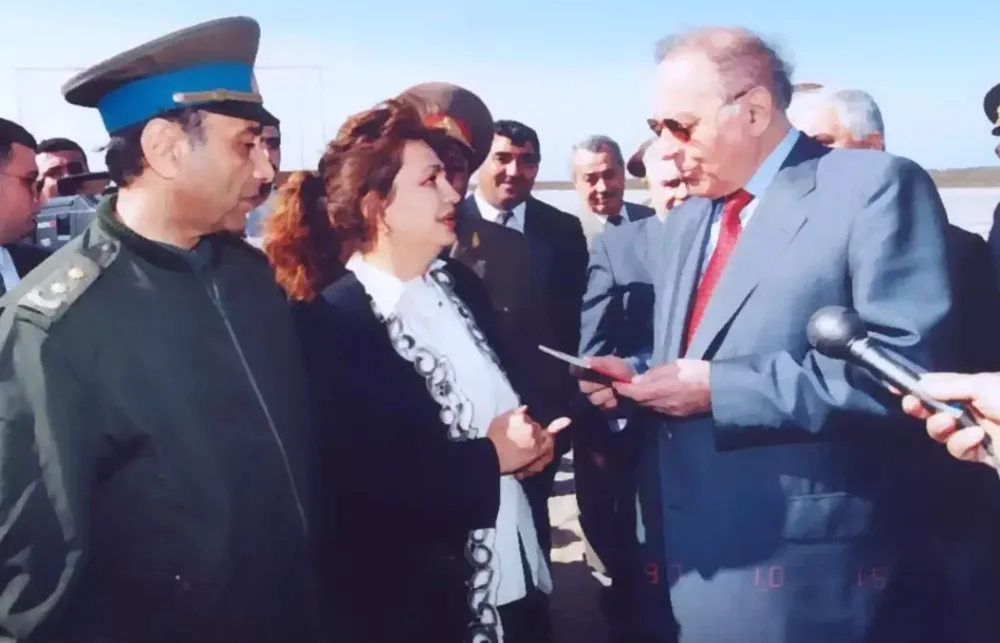 Nura Surinin valideynləri görün hansı məşhurlar imiş - FOTO