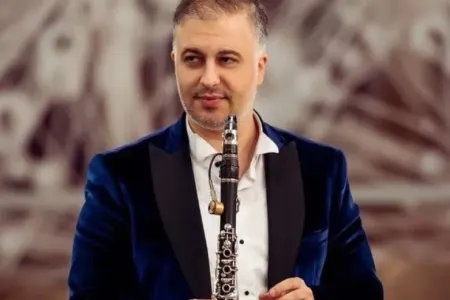 Aparıcıya söz atdı- - "Camaata ağıl öyrədir, özü “atanşikdir”