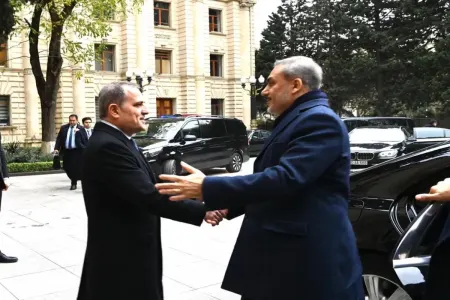 Bakıda Azərbaycan və Türkiyə XİN rəhbərlərinin görüşü başladı