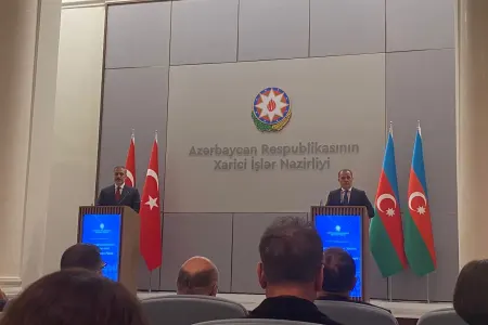 Hakan Fidan Ceyhun Bayramovla mətbuat konfransı keçirir