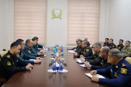Azərbaycan və Qazaxıstan arasında hərbi əməkdaşlıq məsələləri müzakirə olunub
