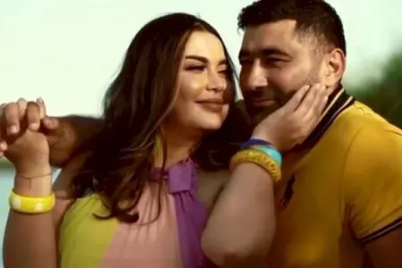 Təranənin qızı Qumral soyuq havada hovuza girdi - Video