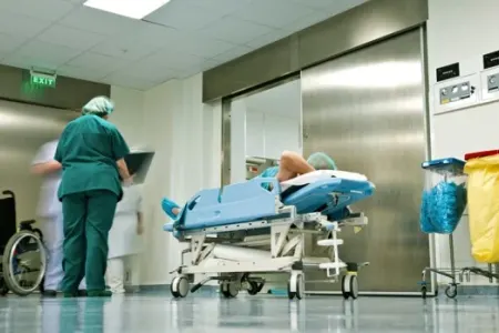 İranda xəstəxanada lift qırıldı: - Xəstələr... - VİDEO