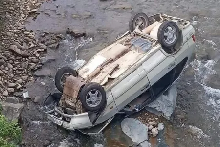 Goranboyda minik maşını aşıb, - xəsarət alanlar var