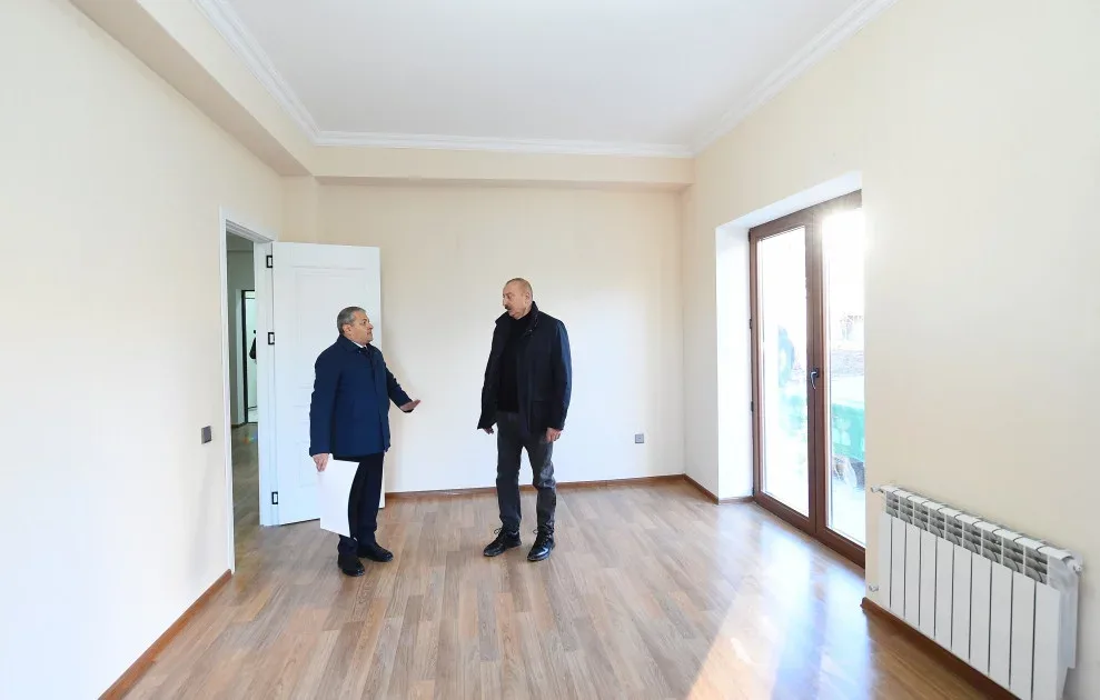 Prezident Şuşa şəhərinin Qarabağ küçəsində aparılan tikinti işləri ilə tanış olub
