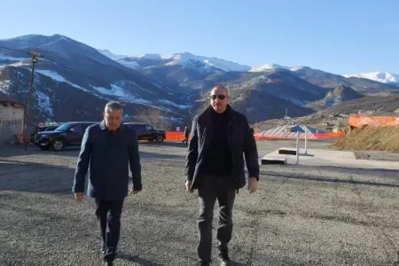 Prezident Daşaltı kənd məscidinin tikintisi ilə tanış olub - FOTO