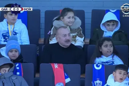 Prezident oyunu şəhid övladları ilə birgə izləyir