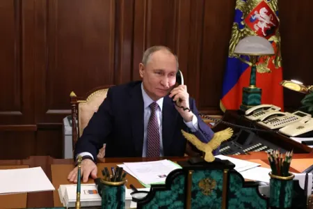 Putin bu qızla danışmaq üçün iclası yarımçıq - KƏSDİ - FOTO