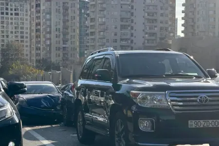 Paytaxtda zəncirvari - QƏZA - 3 maşın...