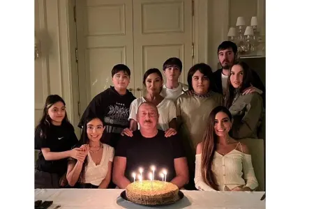 İlham Əliyev ad gününü ailəsi ilə birgə qeyd edib - FOTO