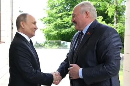 Putin Lukaşenkoya: - "Xəsislik etməyin"
