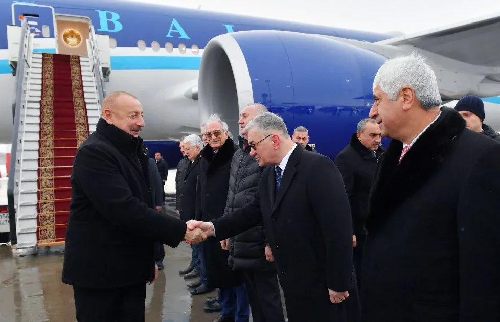 Prezident Sankt-Peterburqa işgüzar səfərə getdi - – FOTO