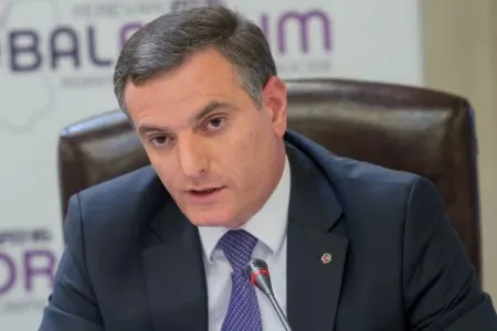 "Nikol anti-Rusiya meymunu düzəltmək müqabilində Qərbdən zəmanət aldı"
