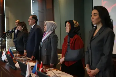 Ombudsman beynəlxalq simpoziumda Qərbi Azərbaycandan deportasiya olunan soydaşlarımızdan danışdı