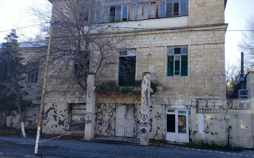 Kürdəmirdə üçmərtəbəli binanın bir hissəsi uçdu - FOTO