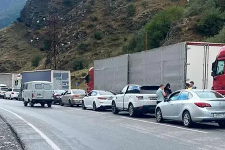 Rusiya - Gürcüstan sərhədində - BÖYÜK TIXAC - Maşınlar 13 saat yolda qaldı