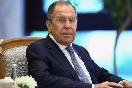 "İrəvan Qərbə boyun əyib, Moskvanı əvəzləməyə çalışır" - Lavrov