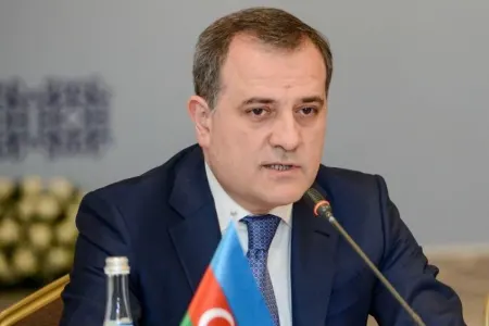 Ceyhun Bayramov mətbuat konfransı keçirir