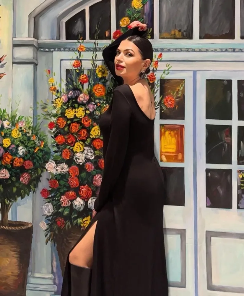 Zümrüd yeni döyməsini nümayiş etdirdi - FOTO