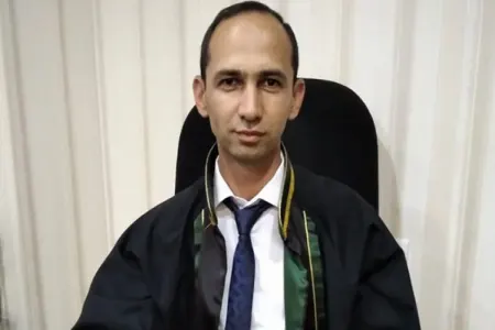 Bakıda vəkil özünü yandırıb
