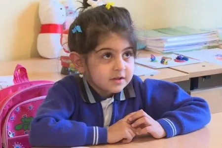 Bu məktəbin bir şagirdi, bir müəllimi var
