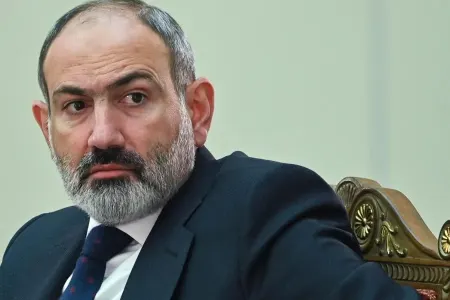 Paşinyan qaş düzəltmək istədi, vurdu göz çıxardı - VİDEO