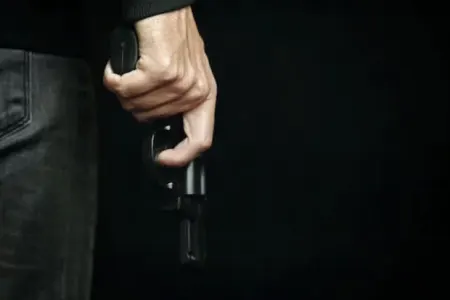 Silahlı şəxs banka hücum etdi