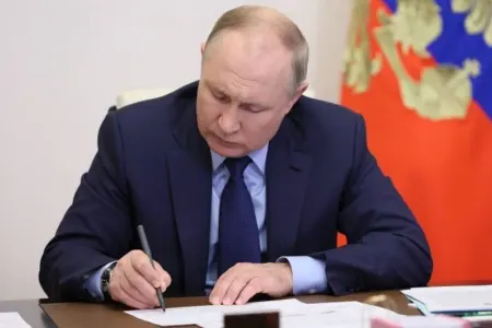 Putin azərbaycanlı həkimi təltif etdi