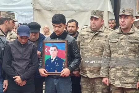 Laçında qəzada həlak olan hərbçilər dəfn edildi
