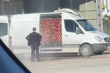 Kolbasaları "moyka"da yuyurlar - Ölkədə qalmaqal - FOTO