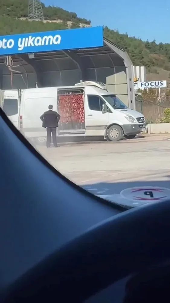 Kolbasaları "moyka"da yuyurlar - Ölkədə qalmaqal - FOTO