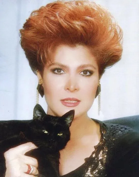 Tanınmış müğənni vəfat etdi - FOTO