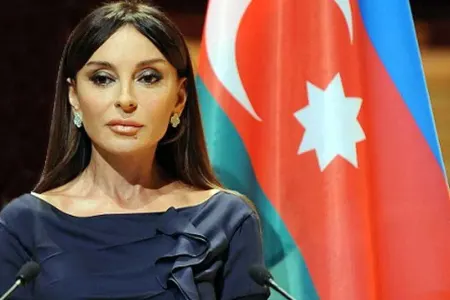 Mehriban Əliyeva Aygün Bəylərin dəfn mərasiminə əklil göndərdi - FOTOLAR