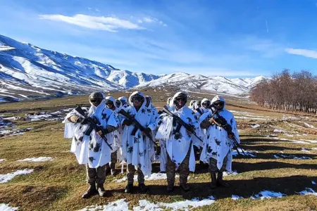 Komando bölmələri ilə məşğələlər keçirilir
