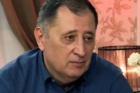 Baba Vəziroğlu: "Aygün Bəylərin əlinə su tökməyə yaramayanlar yüksək fəxri ad alıblar"