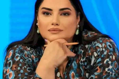 Aparıcı yenə kişiləri qınadı: - “Elə bil “JEK” müdirləridir” - Video