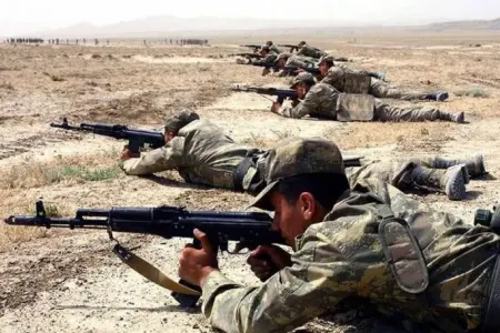 Hərbi qulluqçuların sürücülük və atəş hazırlığı bacarıqları qiymətləndirildi
