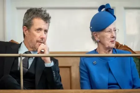 Danimarkada yeni kral X Frederik taxta çıxıb