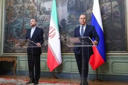 Lavrov iranlı həmkarı ilə danışdı