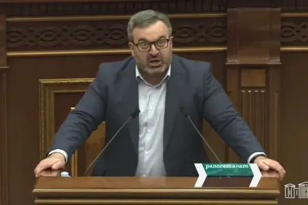 "Müdafiə nazirinin günü toylarda keçir" - ERMƏNİ DEPUTAT