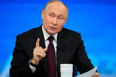 Putin ilk dəfə seçki qərargahına getdi