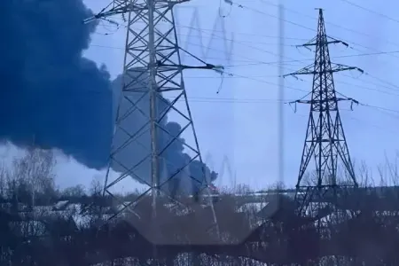 Rusiyada neft anbarı yanır