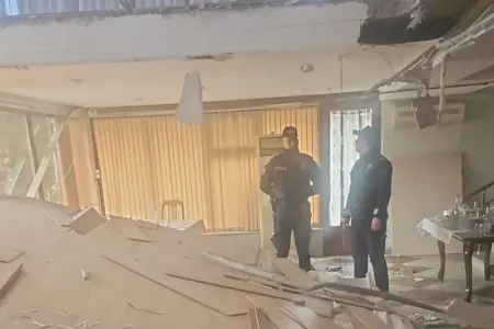 Bakıda mərasim evinin tavanı çökdü - Yaralananlar var - FOTO