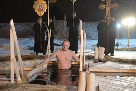 Putin buzlu suya girdi - Video