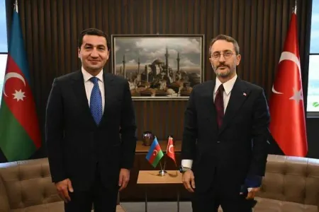 Hikmət Hacıyev Fəxrəddin Altunla görüşdü