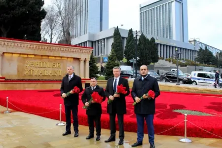 Ukrayna səfiri 20 Yanvar faciəsi qurbanlarının xatirəsini yad etdi