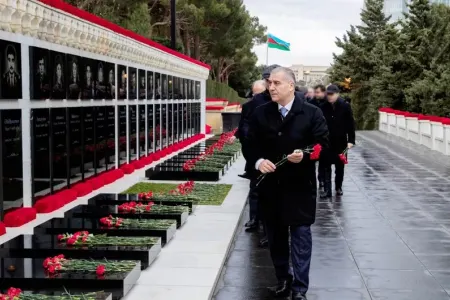 DTX-nin əməkdaşları Şəhidlər xiyabanını ziyarət etdi