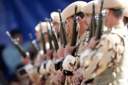 İranda əsgər hərbçi yoldaşlarını güllələdi