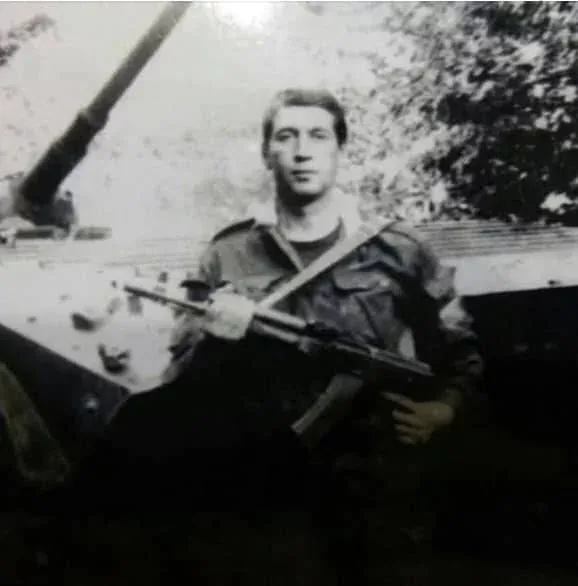 İlham Əliyev bu tanınmış şəxsə avtomobil hədiyyə etdi - FOTO