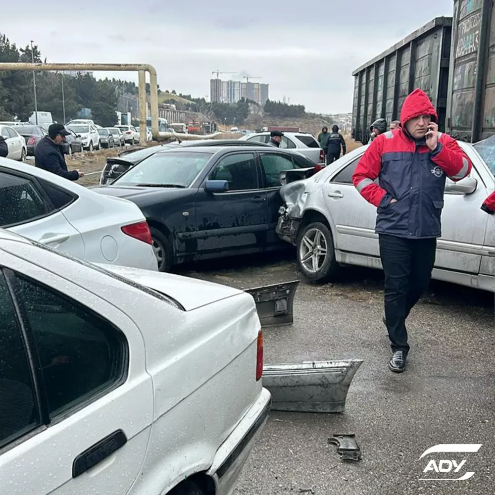 Bakıda dəmir yolu stansiyasında zəncirvari qəza - FOTO